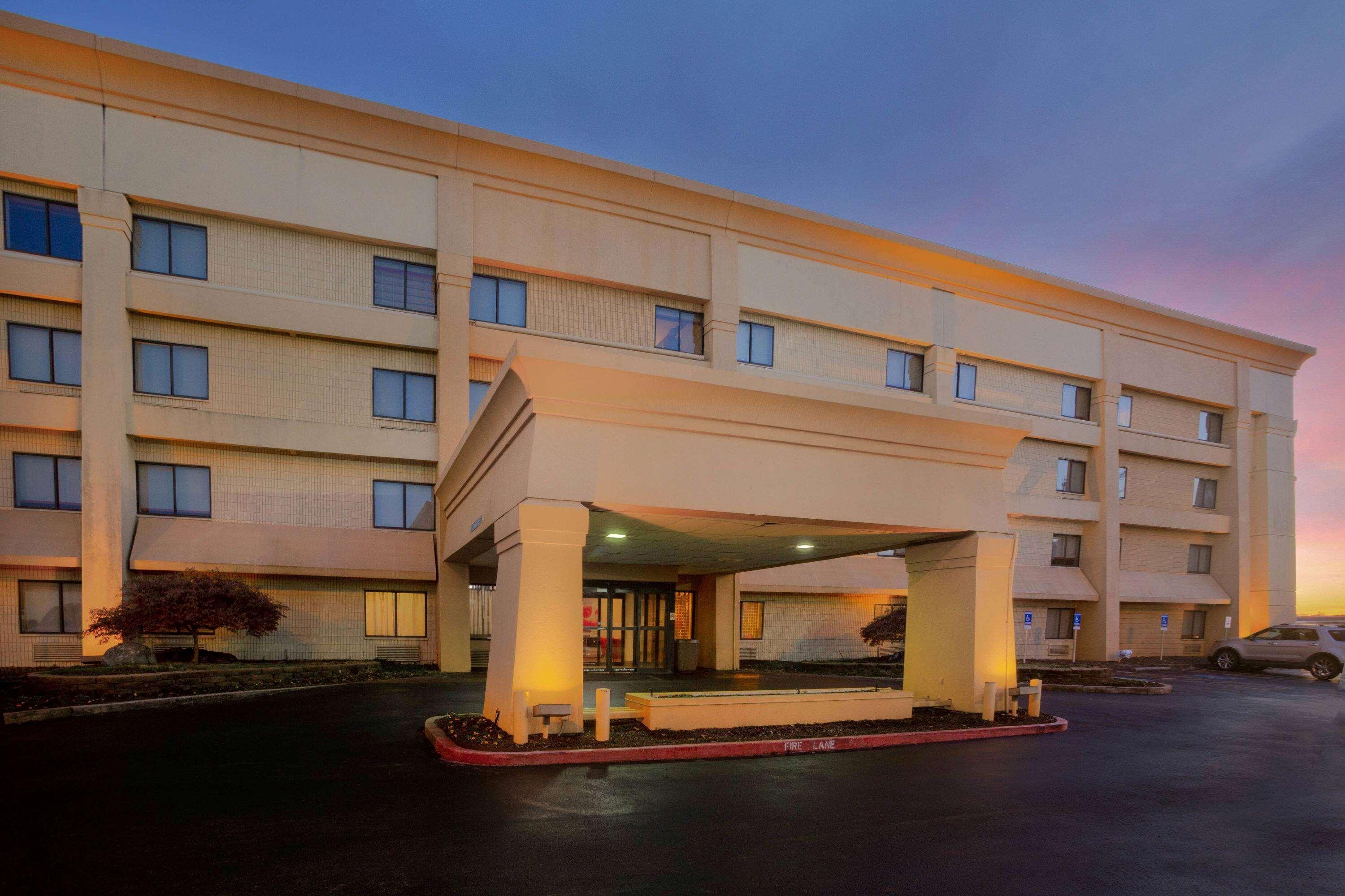 La Quinta By Wyndham Springdale Hotel Exterior photo