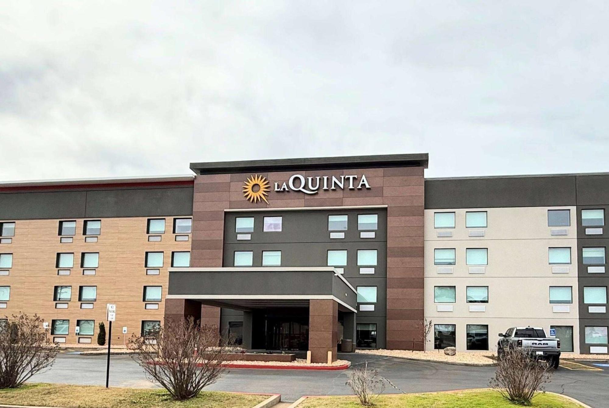 La Quinta By Wyndham Springdale Hotel Exterior photo
