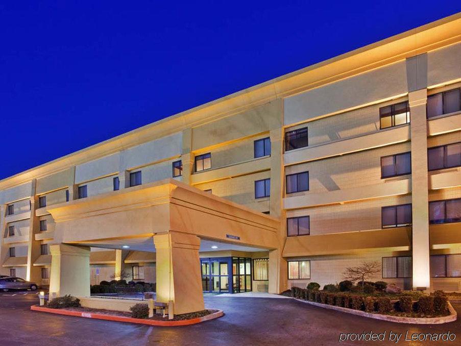 La Quinta By Wyndham Springdale Hotel Exterior photo